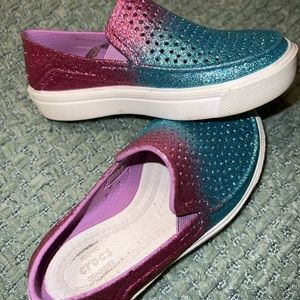 Crocs glitter, pink and blue girls.
